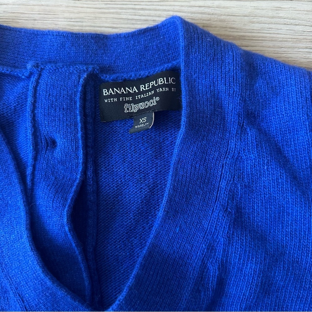 Banana Republic Royal Blue V-Neck Sweater Back button detail XS - Picture 2 of 7
